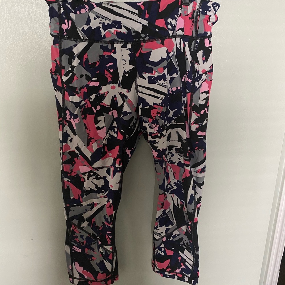 Lululemon printed cropped leggings